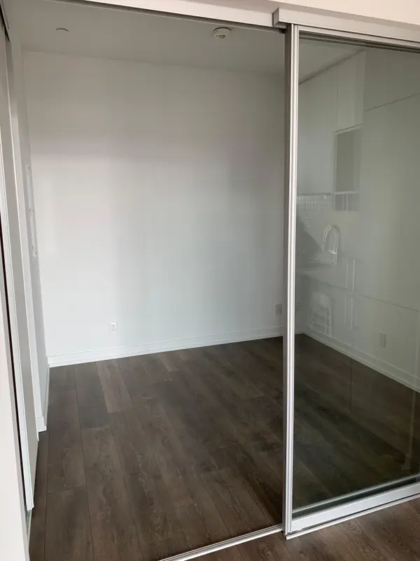 950 Portage Pkwy #3205, Vaughan, ON L4K 0J7