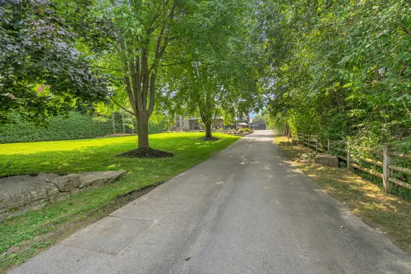 515 Lake DR E, Georgina, ON L0E 1S0