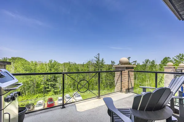 40 Ferndale DR S #407, Barrie, ON L4N 2L3