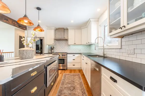 3922 Horseshoe Valley RD W, Springwater, ON L0L 1Y0