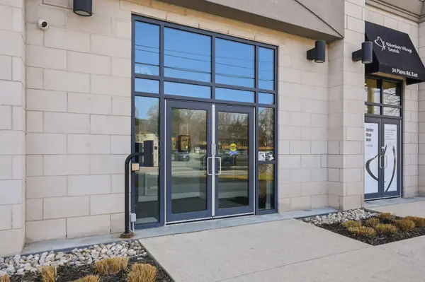 34 Plains RD E #501, Burlington, ON L7T 0B9