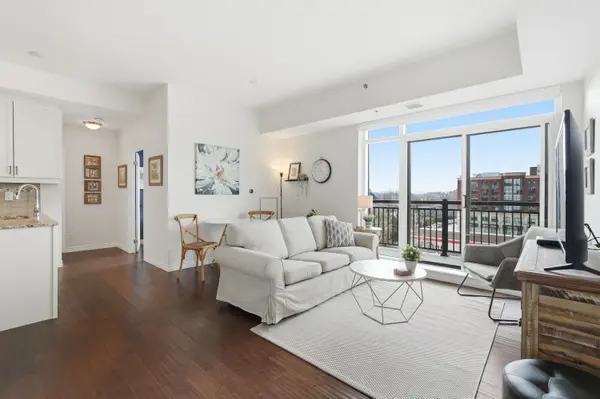 34 Plains RD E #501, Burlington, ON L7T 0B9