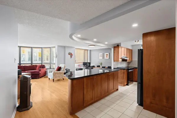 10 Main ST #207, Glebe - Ottawa East And Area, ON K1S 1M9