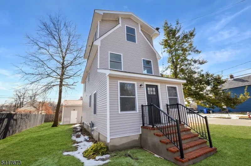 24 John St, Helmetta Boro, NJ 08828