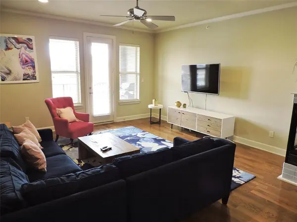 2800 Sandage Avenue #303, Fort Worth, TX 76109