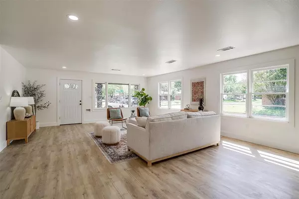 5440 Fursman Avenue, Fort Worth, TX 76114