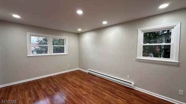 12 Sipp Ave, Clifton City, NJ 07013