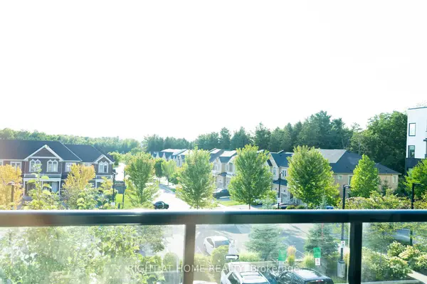 555 William Graham DR #324, Aurora, ON L4G 3H9