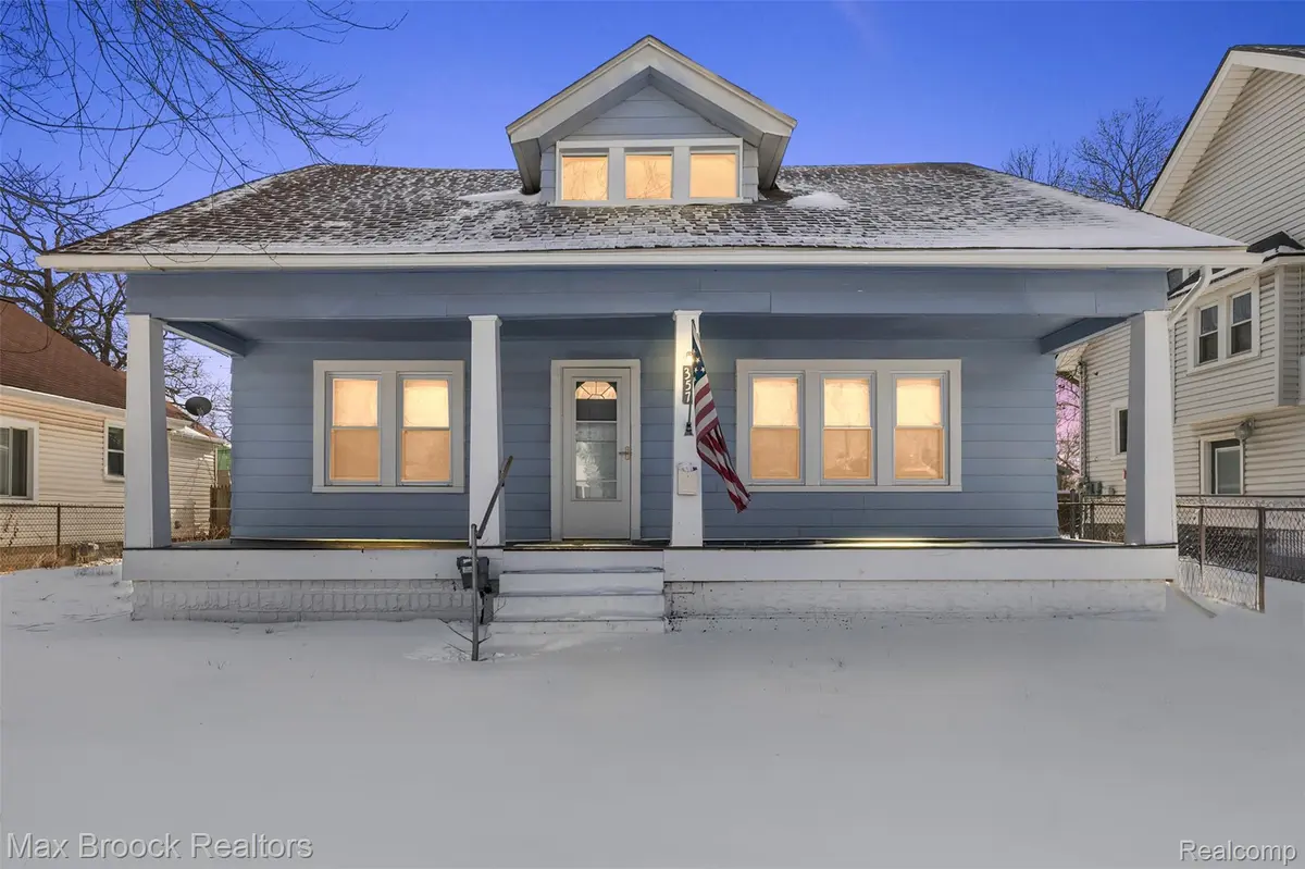 357 W Harry AVE, Hazel Park, MI 48030