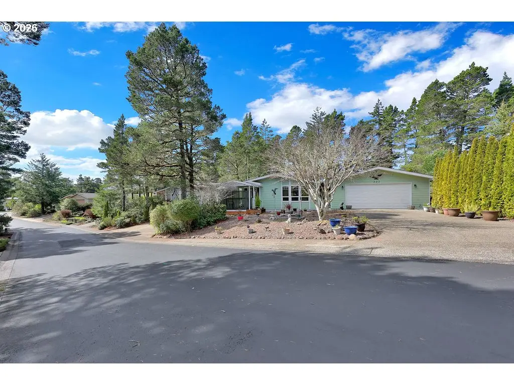 303 MANZANITA DR, Florence, OR 97439