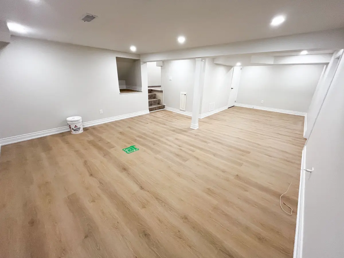 50 Limeridge RD W, Hamilton, ON L9C 2V1