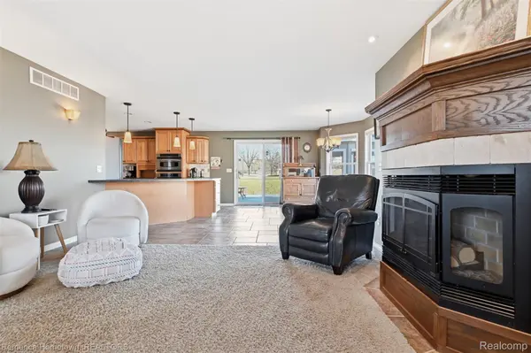 7755 Macedonia LN, Salem Township, MI 48168