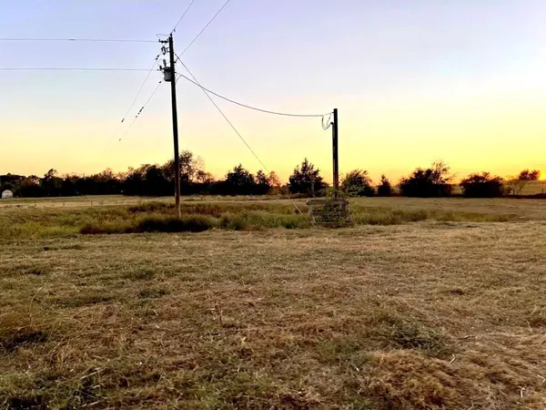 8573 Loop Road, Bellville, TX 77418