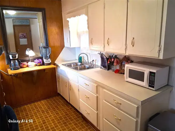 411 Brookwood Drive, Woodway, TX 76712