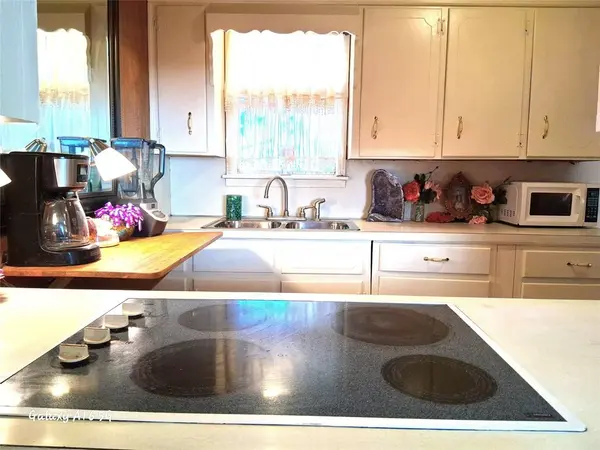 411 Brookwood Drive, Woodway, TX 76712