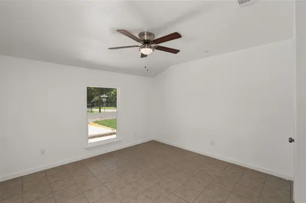 316 W 7th Street #104, Mount Pleasant, TX 75455