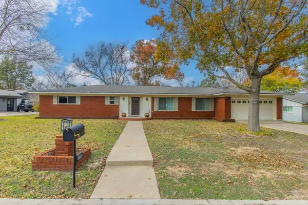 700 Falcon Drive,  Woodway,  TX 76712