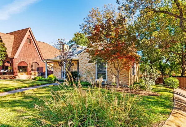 Dallas, TX 75223,6802 Vivian Avenue