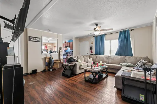 204 S Wickham Street, Alvord, TX 76225