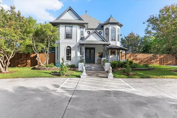 3706 Castle Drive, Rowlett, TX 75089