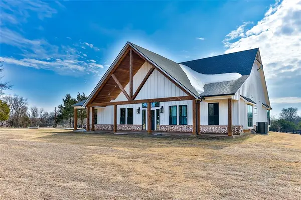 1205 Northshore Lane, Valley View, TX 76272