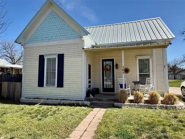305 S Live Oak Street, Hico, TX 76457
