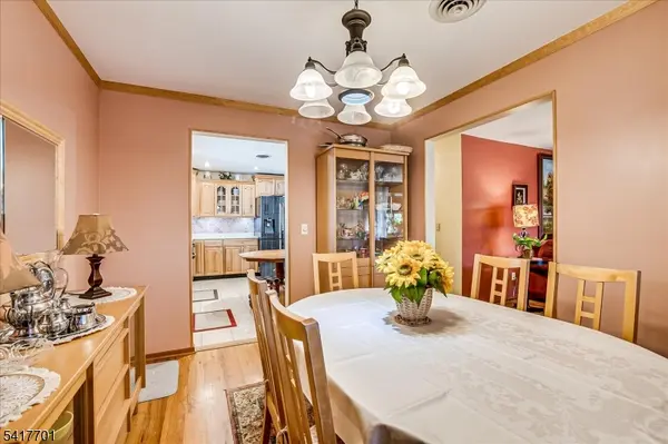 606 Knopf St, Linden City, NJ 07036