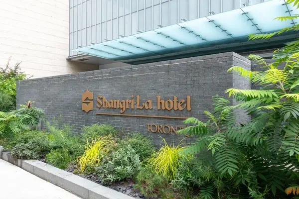 180 University AVE #4408, Toronto C01, ON M5H 0A2