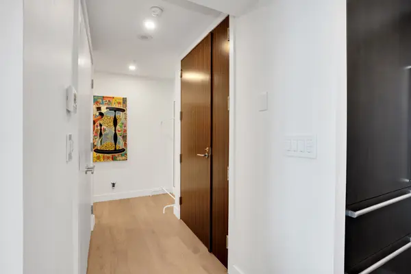 180 University AVE #4408, Toronto C01, ON M5H 0A2