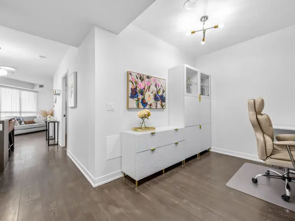 31 Tippett RD #438, Toronto C06, ON M3H 0C8