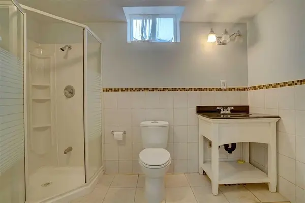 208 Twyn Rivers DR #Bsmt, Pickering, ON L1V 1E4