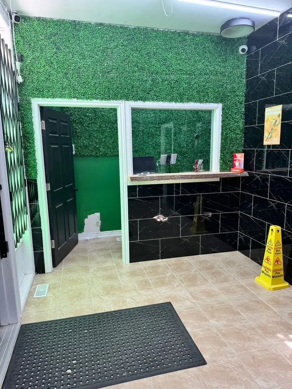 181 Plains RD W #2, Burlington, ON L7T 0B1