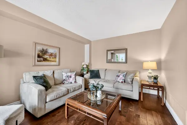 17 Chester CRES, Halton Hills, ON L7G 5W5