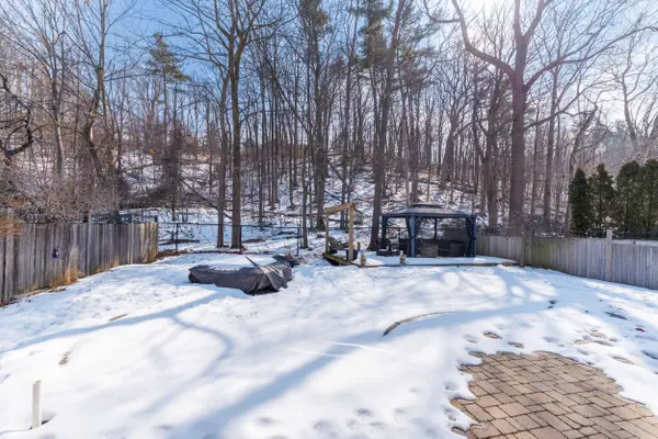 27 Bell AVE, Grimsby, ON L3M 1B2