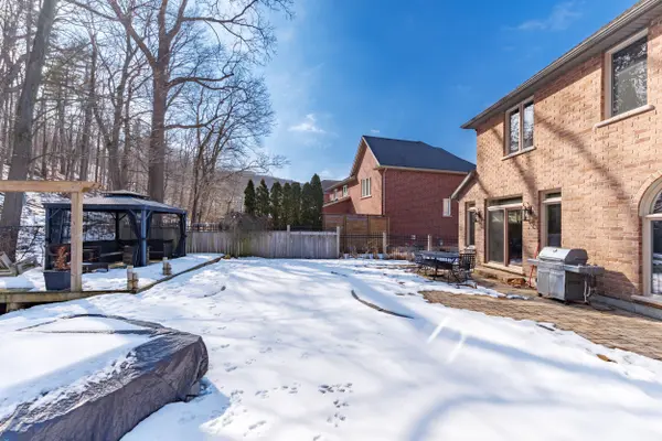 27 Bell AVE, Grimsby, ON L3M 1B2