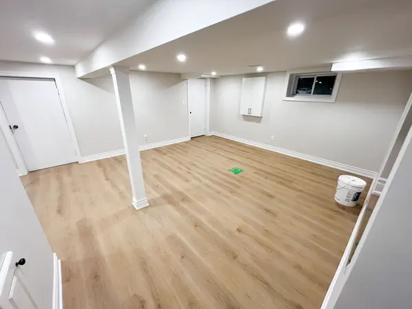 50 Limeridge RD W, Hamilton, ON L9C 2V1