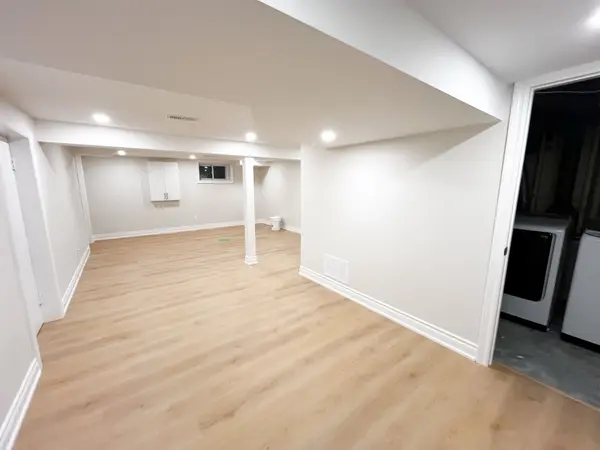 50 Limeridge RD W, Hamilton, ON L9C 2V1