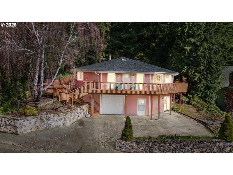 2453 STEPHANIE LN, North Bend, OR 97459