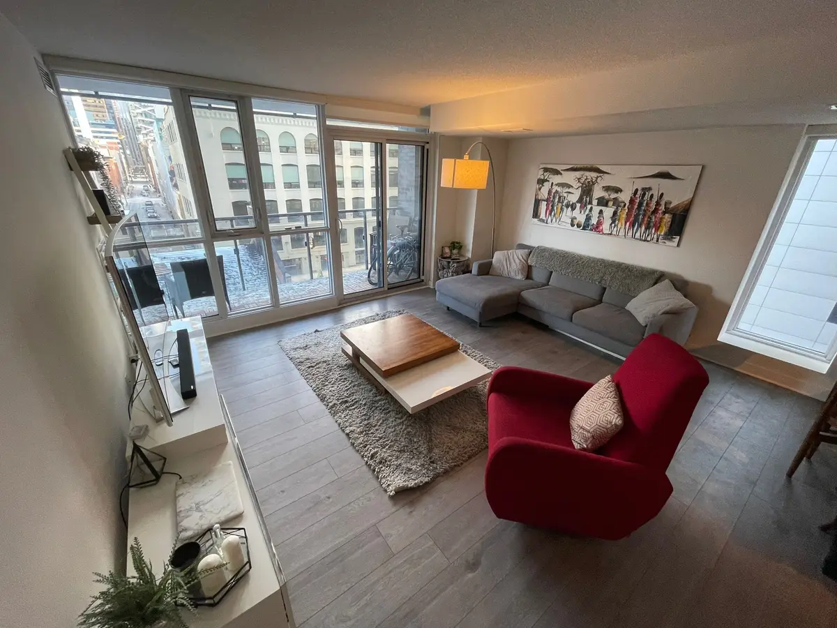 295 Adelaide ST W #414, Toronto C01, ON M5V 0L4