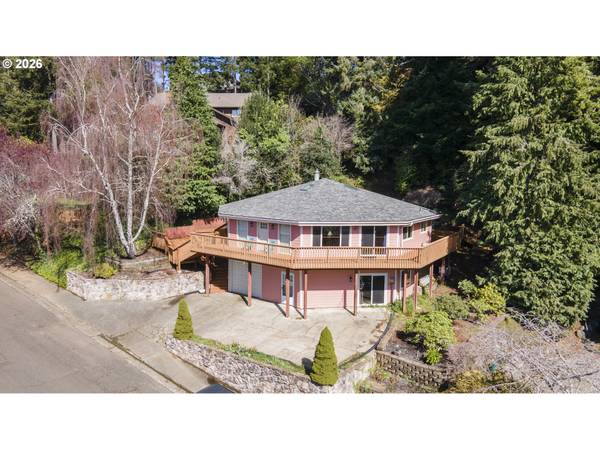2453 STEPHANIE LN, North Bend, OR 97459