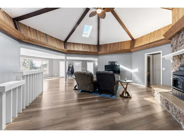 2453 STEPHANIE LN, North Bend, OR 97459