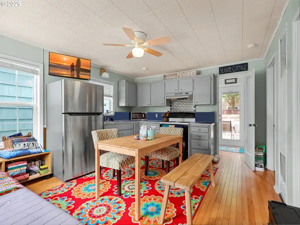 310 AVENUE K, Seaside, OR 97138