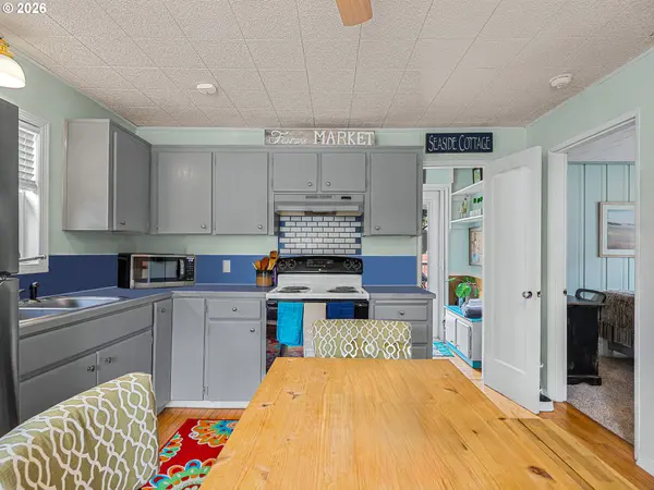 310 AVENUE K, Seaside, OR 97138