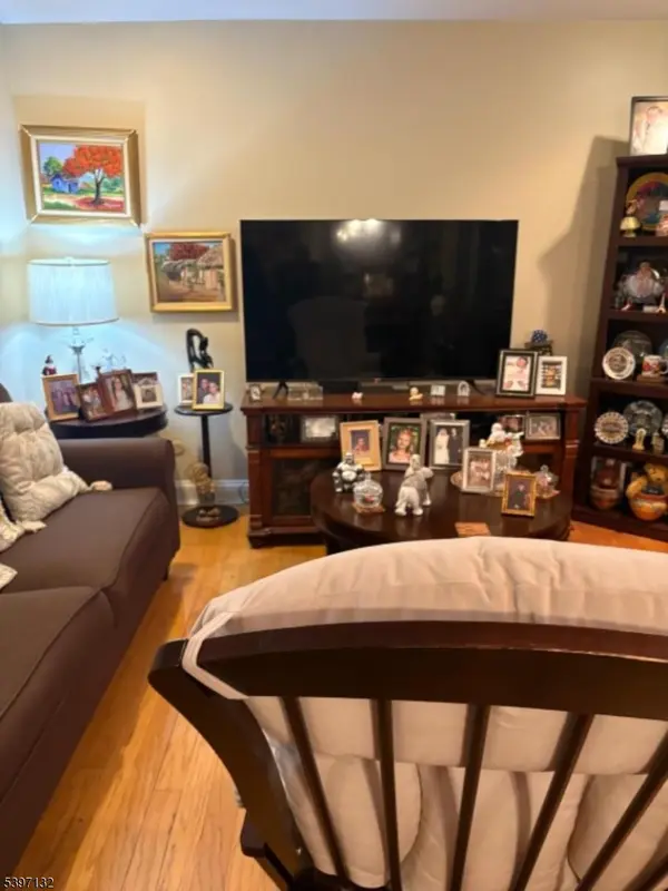 821 Jersey Ave #1L, Elizabeth City, NJ 07202