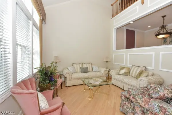 3 Skyview Dr, North Haledon Boro, NJ 07508