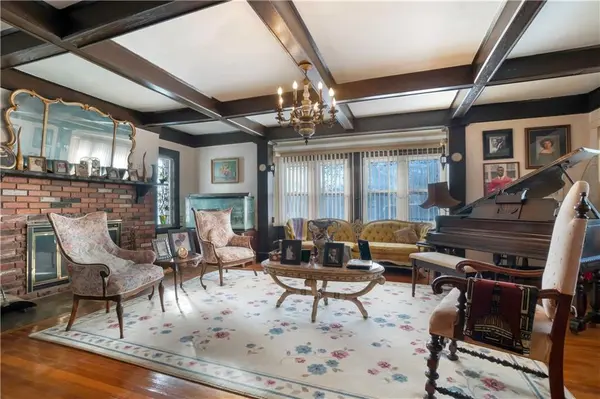 1050 Dickens ST, Far Rockaway, NY 11691