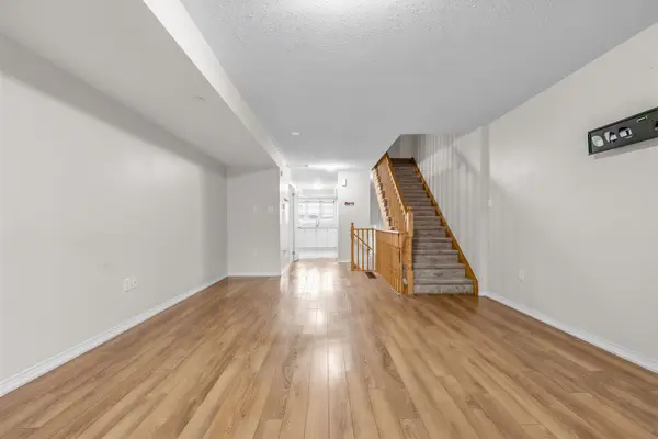 2516 Rosedrop PATH, Oshawa, ON L1L 0K6