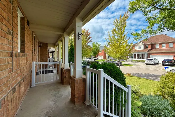 73 Steckley ST, Aurora, ON L4G 7K6