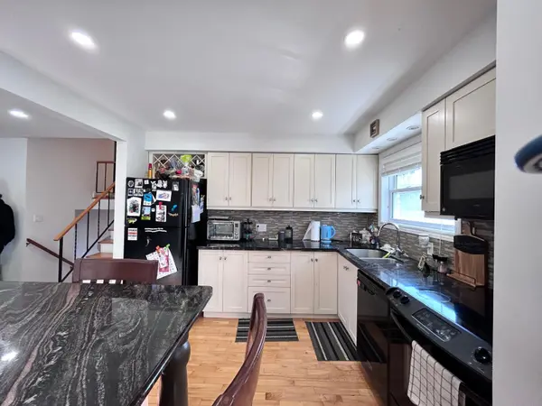 174 Cook ST #Upper, Barrie, ON L4M 4H3