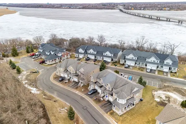 891 Newmarket LN, Kingston, ON K7K 0C8